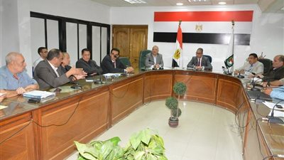 محافظ سوهاج يتابع أعمال 