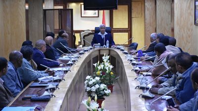 محافظ أسوان: توحيد ألوان دهان البلدورات لضمان تحقيق التنسيق الحضارى