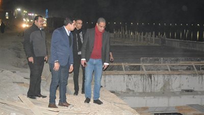 محافظ سوهاج يتفقد مشروع كورنيش النيل