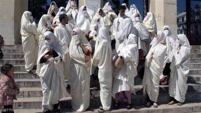 الانتحار بالخمار.. احدث موضة بالجزائر
