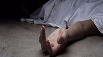 مجهول يطعن طبيب نساء داخل عيادته..والمجني عليه يستغيث بالمارة