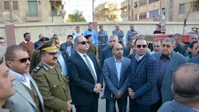 محافظ الغربية:توفير مساكن عاجلة وتوزيع فرش لأسر المنزل المنهار بالمحلة