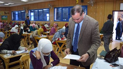 بدء اختبارات الالتحاق بالدورات التدريبية للمعهد المصرفي لطلاب كلية التجارة بسوهاج