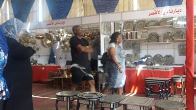معرض ديارنا بمحافظة الاقصر يجد اقبالا واسعا من السائحين