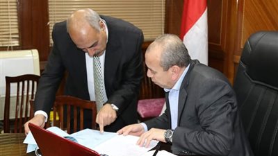 محافظ كفرالشيخ يبحث الانضباط الإداري بالمصالح الحكومية مع التفتيش المالي