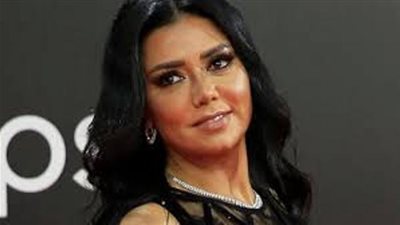 رانيا يوسف تشعل الانستجرام بفستان جديد