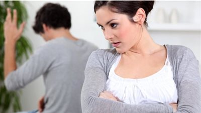 زوجتي أصابتني بالعجز الجنسي حتى لا أتزوج من غيرها.. صرخة زوج أمام المحكمة