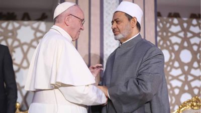 الصحف العالمية: عناق الإمام الأكبر وبابا الفاتيكان يعكس علاقتهما القوية