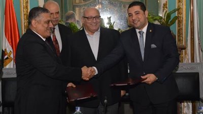 جامعة عين شمس توقع برتوكول تعاون مع الهيئة العامه لتعليم الكبار