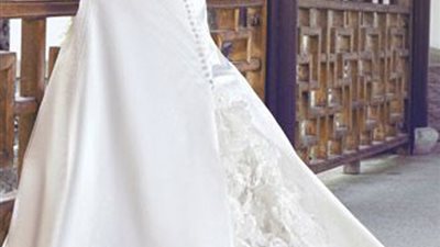 تخلع زوجها الرابع لعشها فستان الزفاف