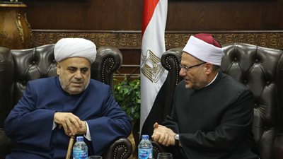 المفتي لشيخ المسلمين بالقوقاز: مصر تمر بمرحلة استقرار وبناء شامل
