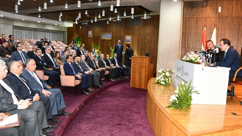 مؤتمر صحفى بالبترول