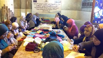 فتيات الصعيد من دهب .. واجهن البطالة بحرف يدوية وصناعات غذائية