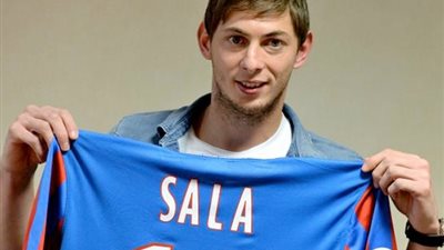 شقيقة اللاعب الأرجنتينى إيميليانو سالا تنشر صورة حزينة لكلبه.. فماذا قالت ؟