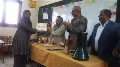 تعليم كفر شكر تكرم المعلمين المتميزين والموهوبين