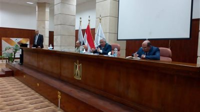 صالح يكرم المحالين للمعاش بموانئ الأحمر ..صور