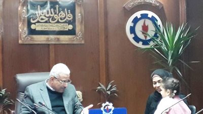 محافظ السويس يستجيب لمطالب المواطنين فى اللقاء الجماهيرى.. صور
