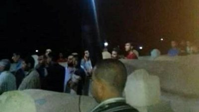 تشييع جثامين بيلا على انوار الهواتف المحمولة