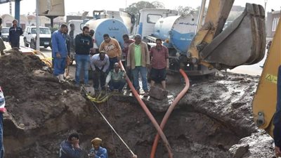 مدير الأزمات بأسوان يكشف اسباب كسر ماسورة خط المياة الرئيسية