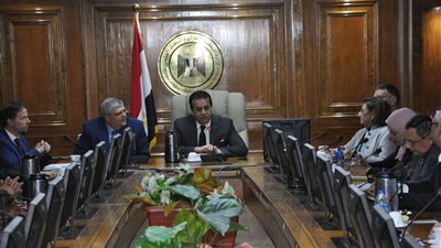 عبد الغفار: وضع استراتيجية واضحة للارتقاء بمكانة الجامعات عالمياً