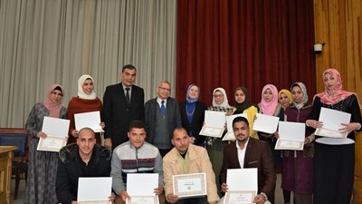 نائب وزير التعليم يكرم أوائل الدبلومات الفنية للعام الماضى