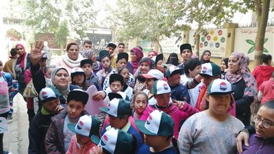 نظافة وتجميل القاهرة تعقد ندوة توعية لذوي الاحتياجات الخاصة وتهديهم كابات وتيشرتات
