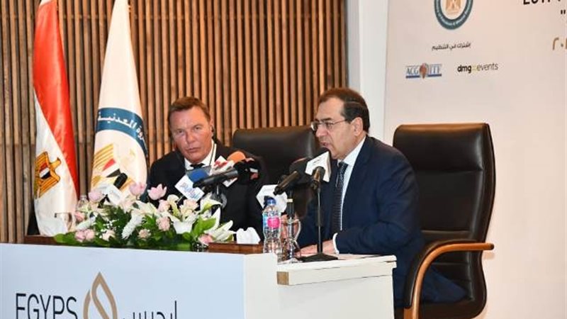 مؤتمر صحفى بالبترول