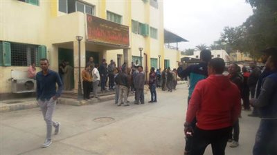 اصابة 5 مجندين فى إنقلاب سيارة شرطة بطريق الفرافرة