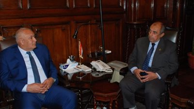 ابو ستيت يبحث مع محافظ الوادى الجديد التوسع فى زراعة التمور والقمح والفول
