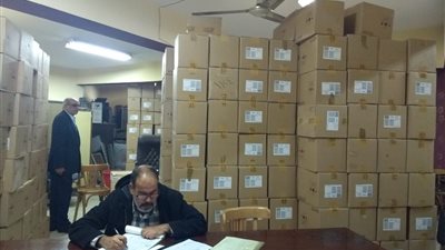 الإدارات التعليمية تتسلم أجهزة التابلت من ديوان تعليم القاهرة