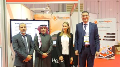 ساعة ذكية تراقب المريض فى الجو لاتخاذ إقرار الهبوط الاضطراري