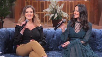 فايا يونان وشقيقها مع منى الشاذلي 