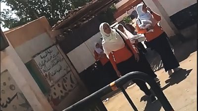 هدوء وارتياح بين طلاب الدبلومات الفنية خارج اللجان بالوادى الجديد