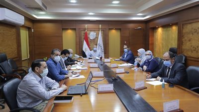وزير النقل يتابع الموقف التنفيذي والمالي لمشروعات الموانىء البرية والجافة والنقل النهري