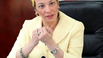 وزيرة البيئة تستعرض تقريرا حول اجراءات الإدارة الآمنة للمواد والمخلفات الخطرة