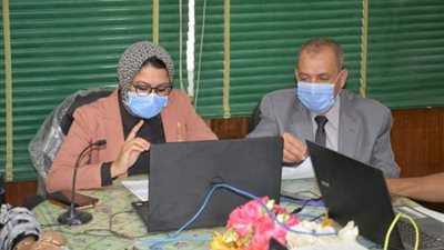 نائب محافظ الوادي الجديد تتواصل مع قيادات الوزارة وغرف عمليات التعليم الفنى .صور