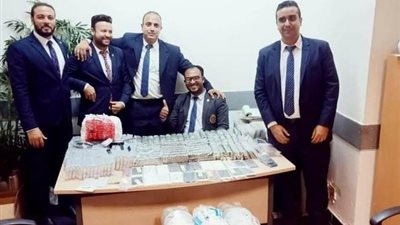 جمارك المطار تهبط محاولة شقيقين تهريب ٦ حقائب موبيلات حديثة وقطع غيار
