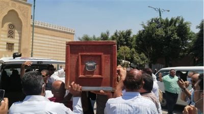 غياب نجوم الفن فى جنازة الفنان سمير الإسكندراني بالسيدة نفيسة