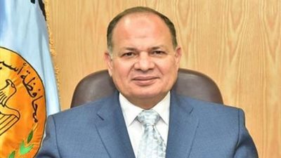 محافظ أسيوط : حملات ميدانية وتجارب لمراجعة اشتراطات الحماية المدنية والسلامة بالمنشآت الحيوية بالمحافظة والسكرتير المساعد يجرى تجربة عملية بمصنع البوت