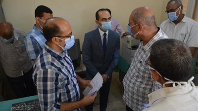 نائب محافظ سوهاج يتفقد سير العمل بإدارة خدمة المواطنين بمركز ومدينة المراغة