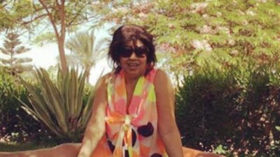 بصورة مثيرة.. فيفي عبده تستعرض رشاقتها في الساحل الشمالي