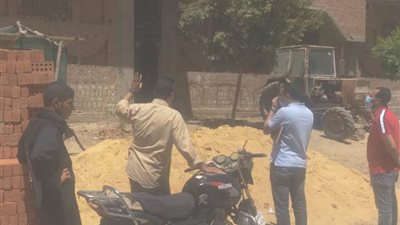 وقف بناء مخالف ومصادرة المواد المستخدمة في بنى سويف