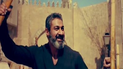 ياسر جلال يحصد جائزة أفضل ممثل فى مهرجان همسة الدولي