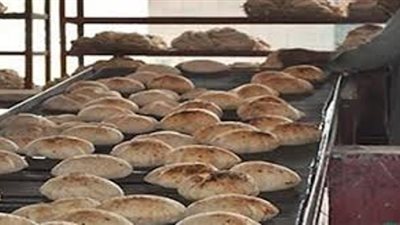 صاحب مخبز عن تقليص وزن رغيف العيش: «محدش اشتكى».. فيديو