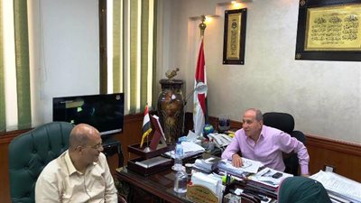 رئيس كهرباء القناة يستقبل طارق متولى لحل أزمة الكهرباء فى السويس.. بالصور
