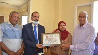 وكيل تضامن الأقصر يكرم عددا من المتميزين بإدارة إسنا
