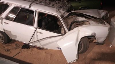 بينهم طفلة حالتها خطيرة إصابة 8 أشخاص في تصادم سيارة أجرة بعمود إنارة بالإسماعيلية.صور
