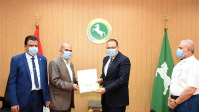تكريم 37 من قيادات الزراعة والطب البيطرى والتموين لجهودهم المتميزة فى عملهم