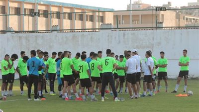 السلحدار يقود مران الإسماعيلي استعدادا لطنطا في الدوري العام.صور