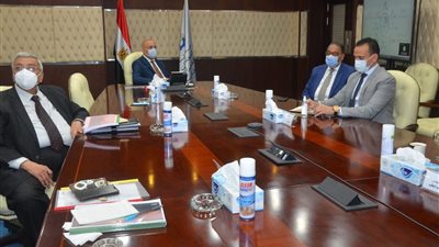 وزير الإسكان يستعرض مخطط تنمية البوابة الاقتصادية الشمالية الشرقية 